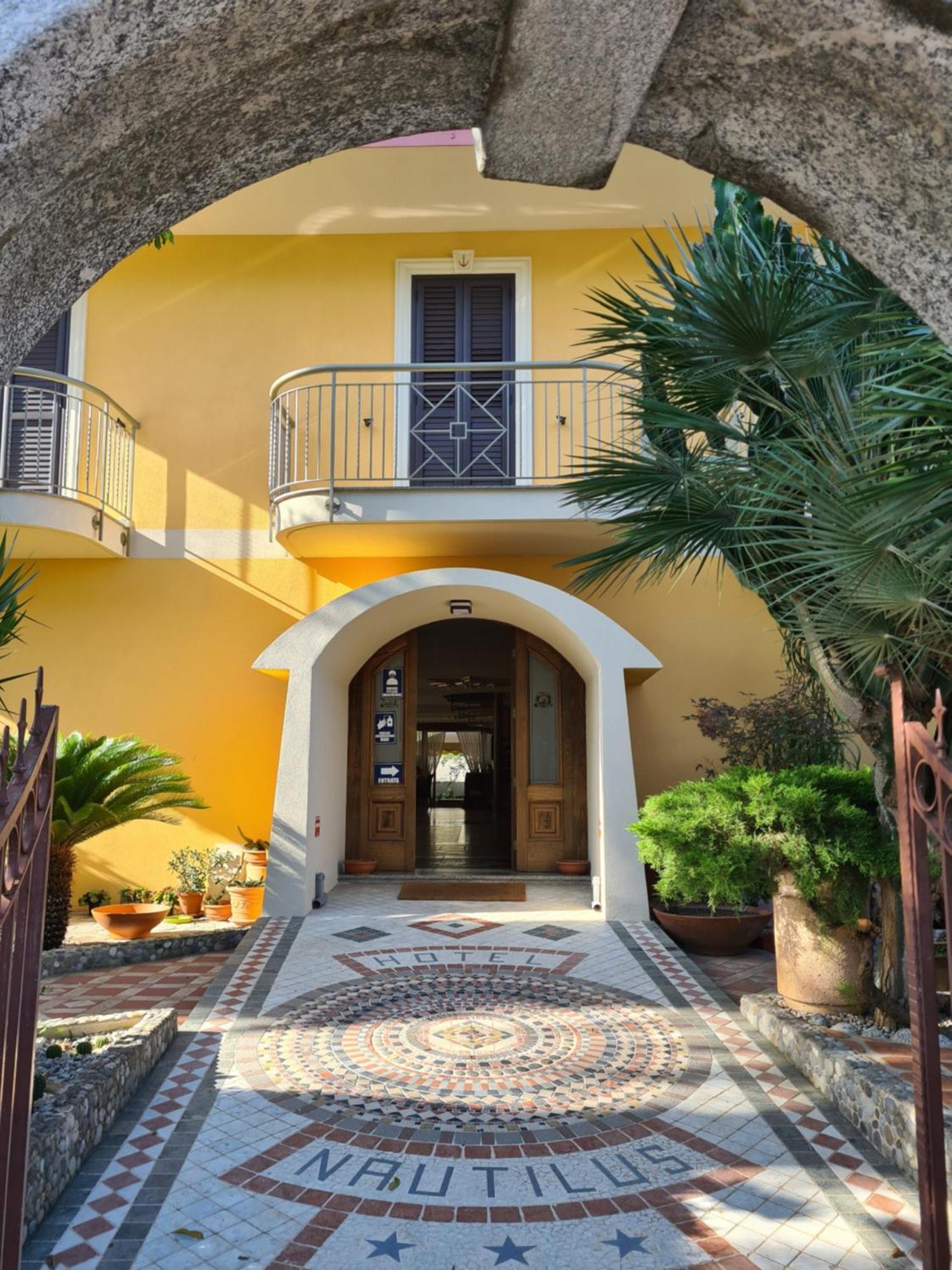 Hotel Nautilus نيكوتيرا المظهر الخارجي الصورة
